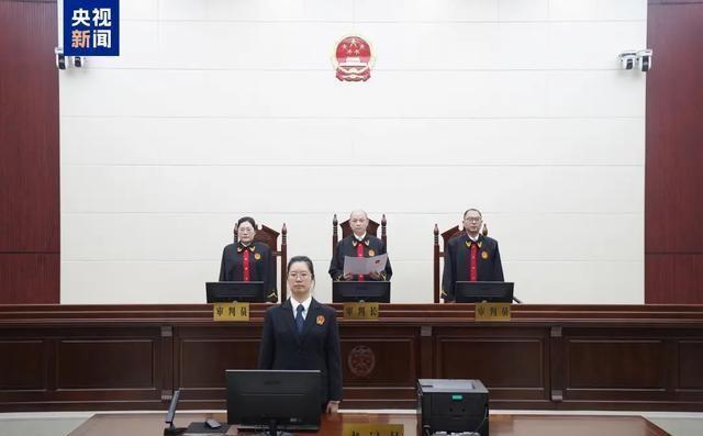 爱情的不公平性，一首深度揭示情感复杂性的歌曲