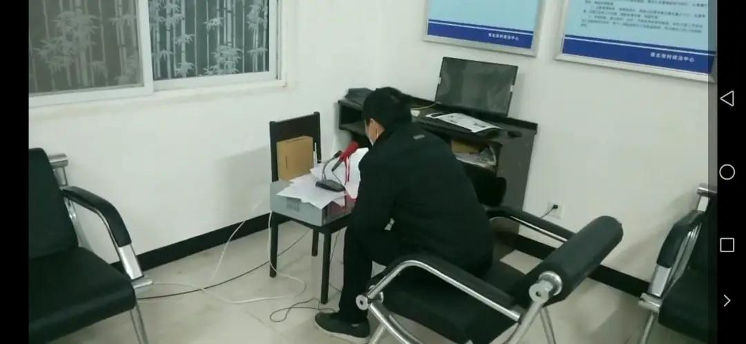 疫情防控下的家庭温情与坚韧交织故事