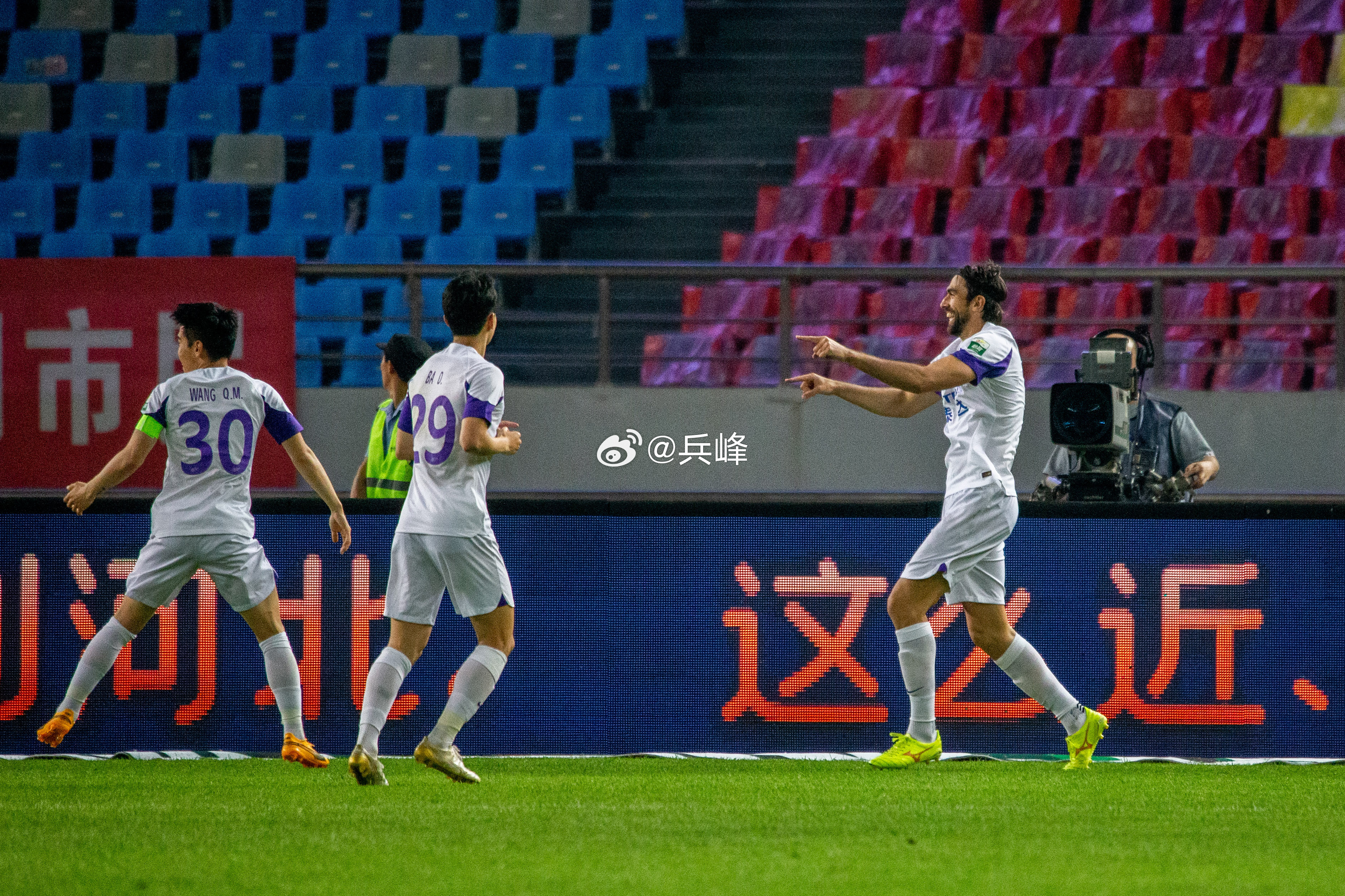 天津2:1战胜武汉，胜利背后的故事揭秘