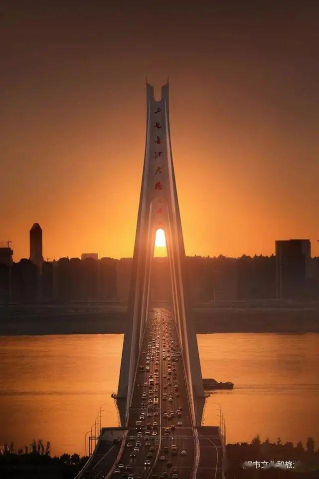 武汉疫情解封时刻，曙光重现的希望之路
