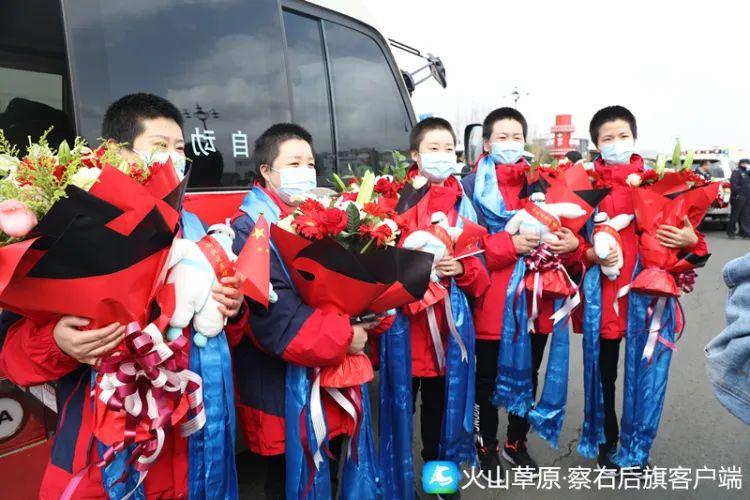新冠疫情中的无畏战士，温暖光芒的英雄人物
