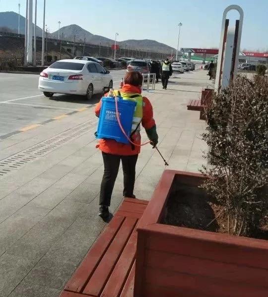 疫情中的英雄赞歌，坚韧与奉献的传奇故事