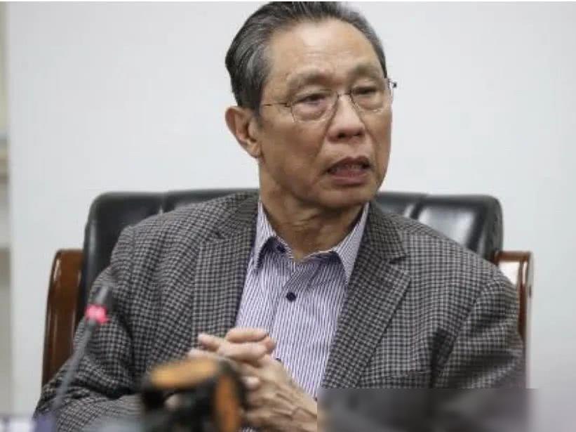 钟南山疫情期间展现无畏精神与科学态度的典型事例