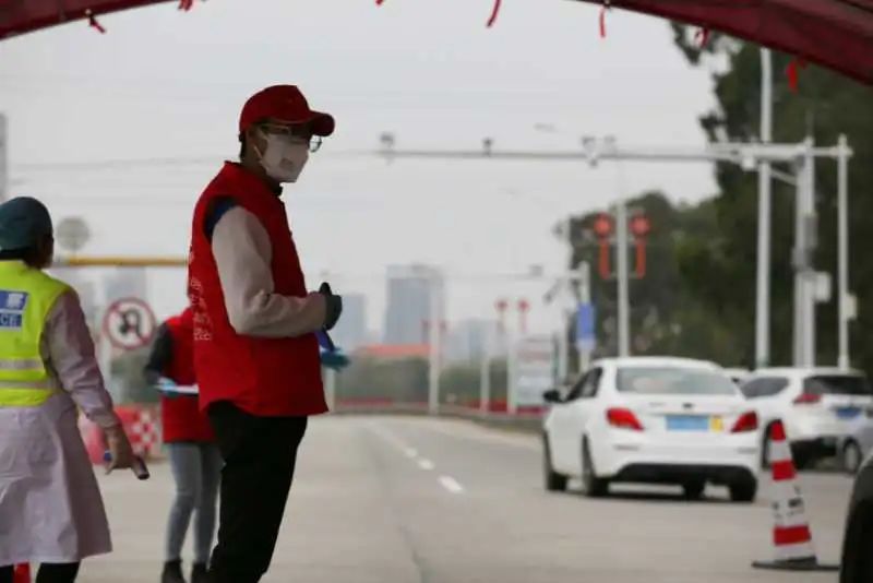 疫情期间志愿者的温情守护，共克时艰的守护者