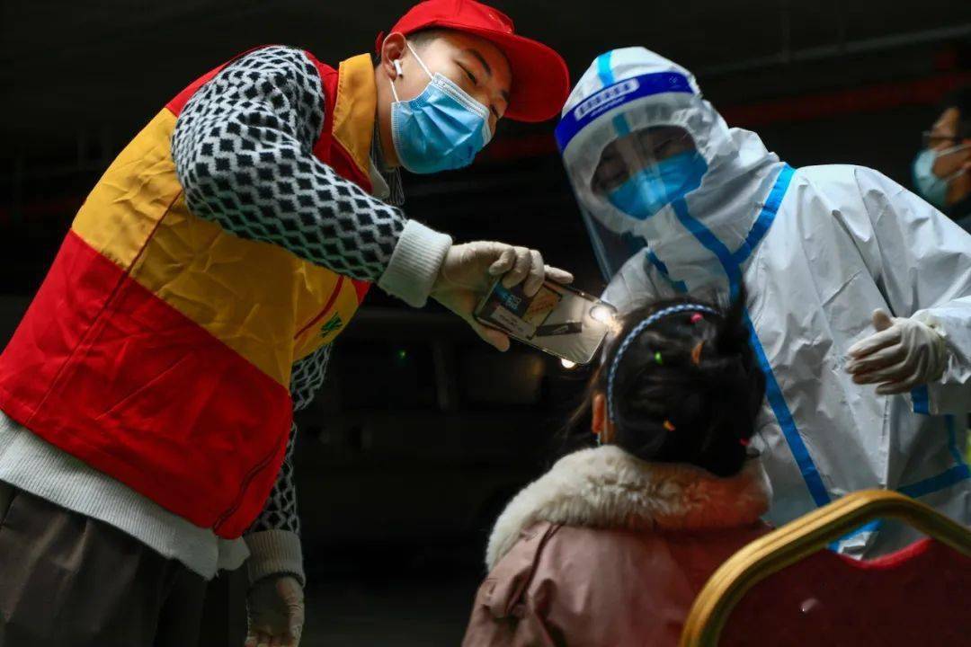 疫情期间志愿者的温情守护，共克时艰的守护者