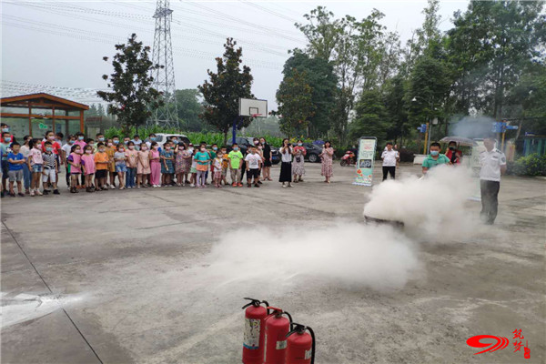 疫情最新动态与假期通知，希望与挑战同在