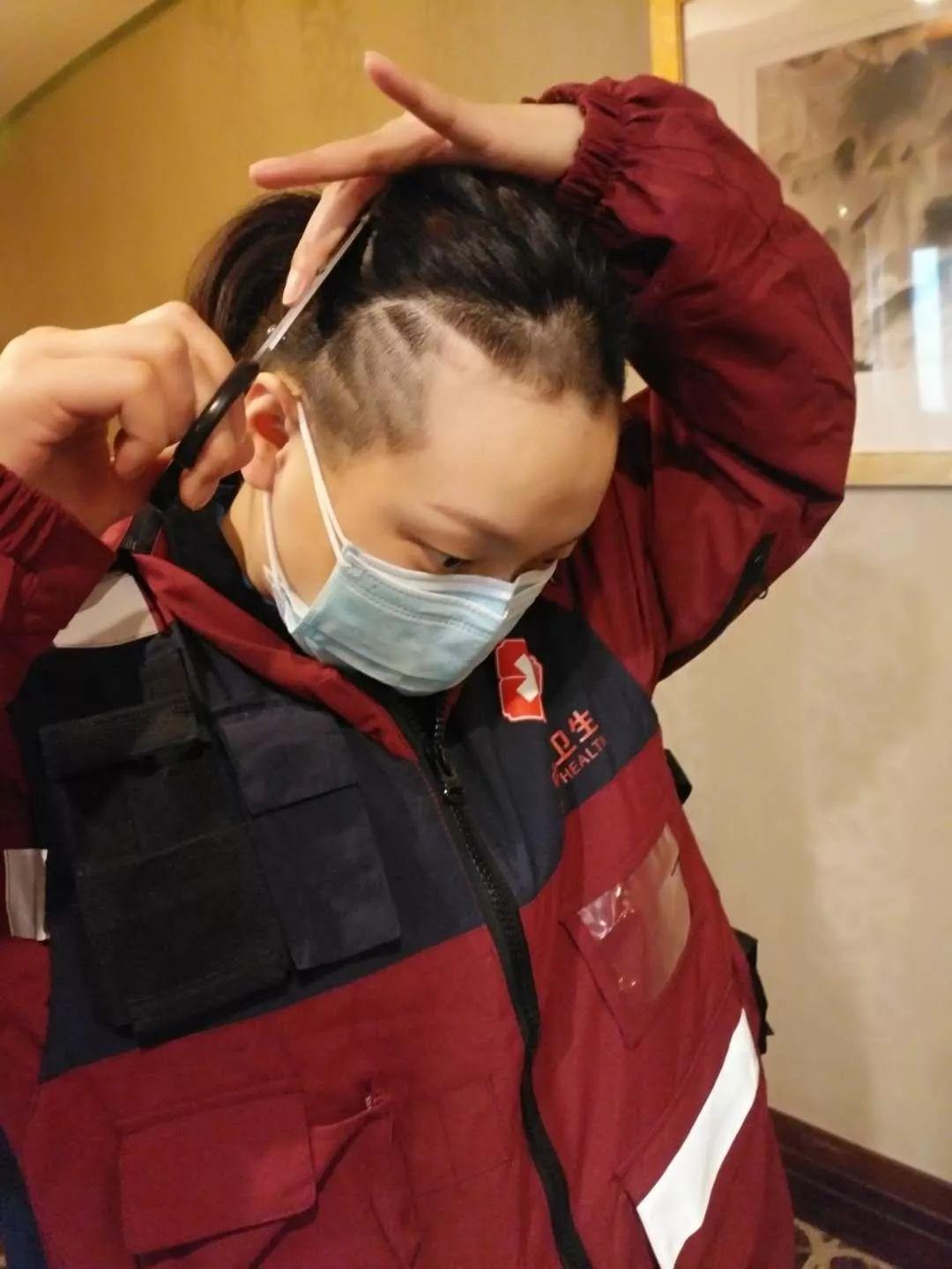 致敬疫情中的医护人员英雄，无畏逆行，守护生命之光