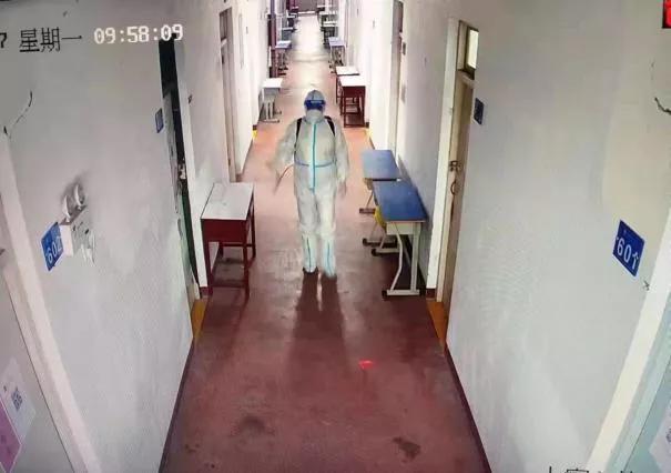 疫情阴霾下的英雄光辉，医护人员英勇事迹纪实