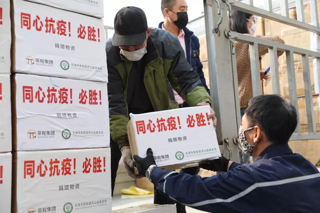 新冠肺炎疫情下的医护人员英勇事迹，抗疫英雄赞歌