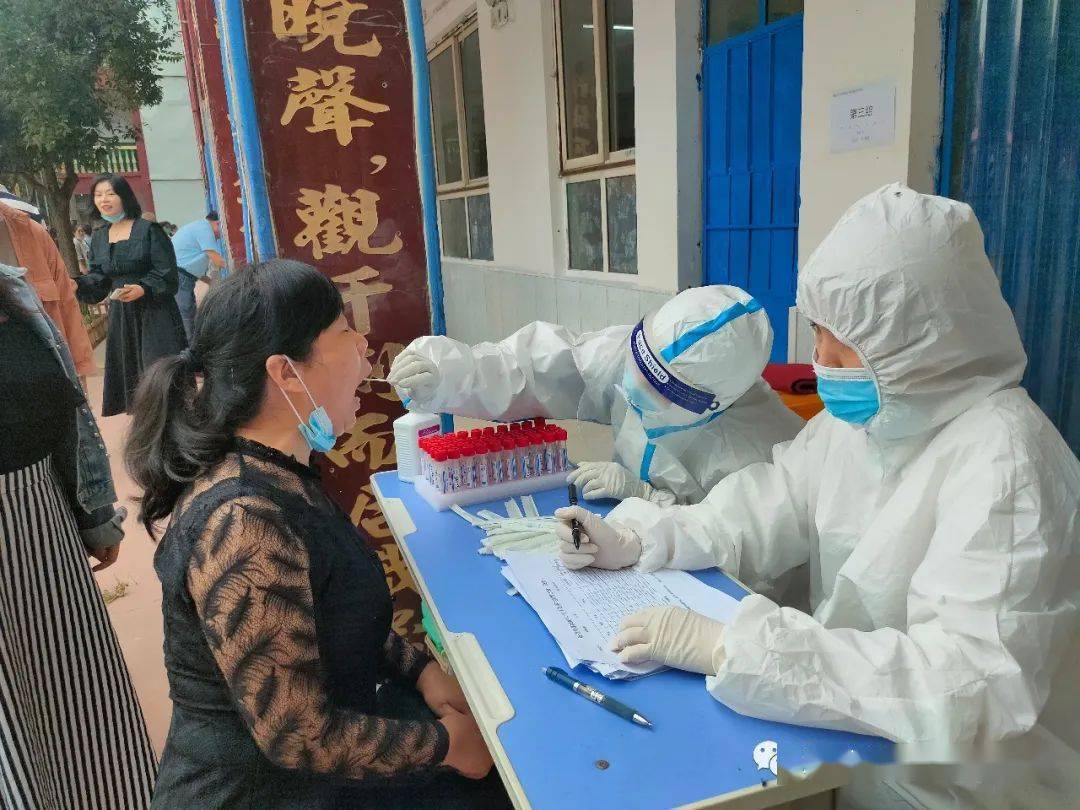 疫情期间医护英雄无畏前行，守护生命之光的事迹