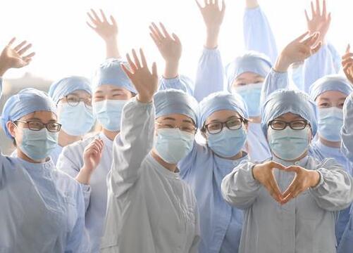 疫情期间医护人员英勇事迹图片纪实