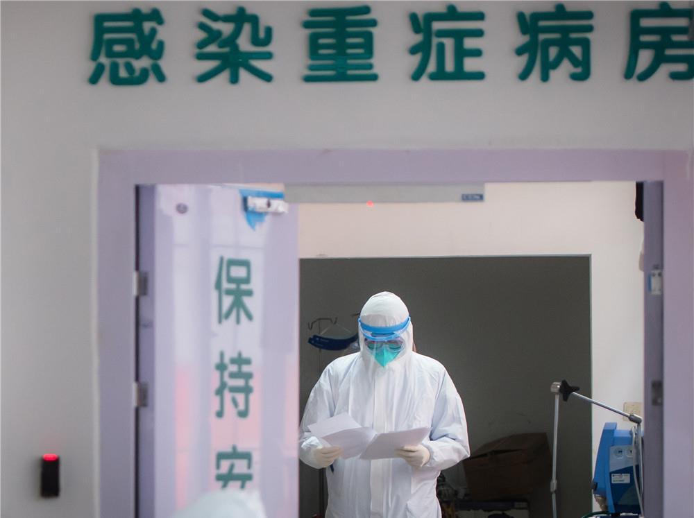 疫情前线，医护人员的英勇奋战赞歌