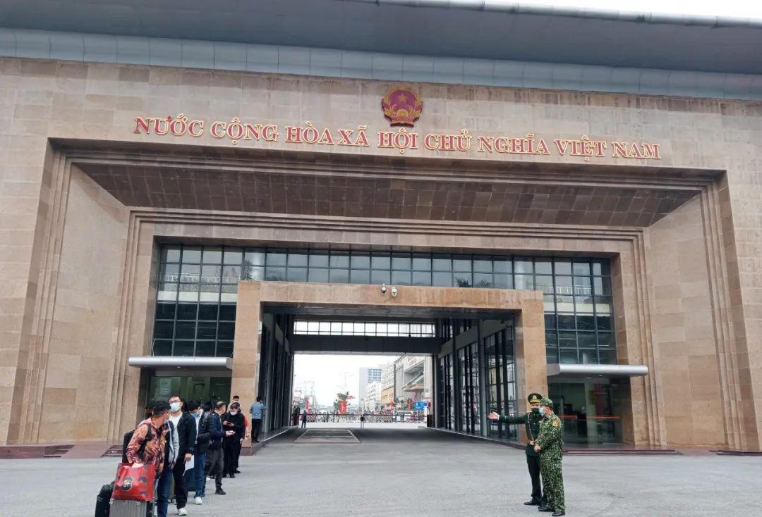 疫情之下，何时开放国门？
