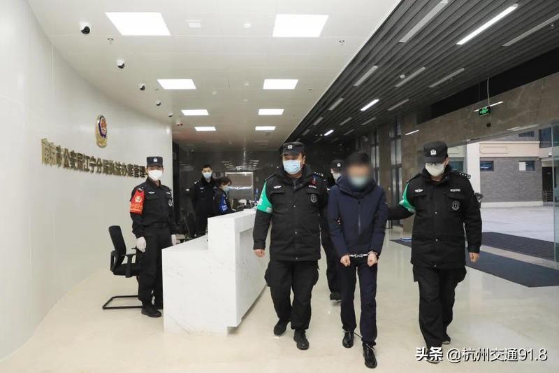 疫情之下负债累累的困境与应对策略