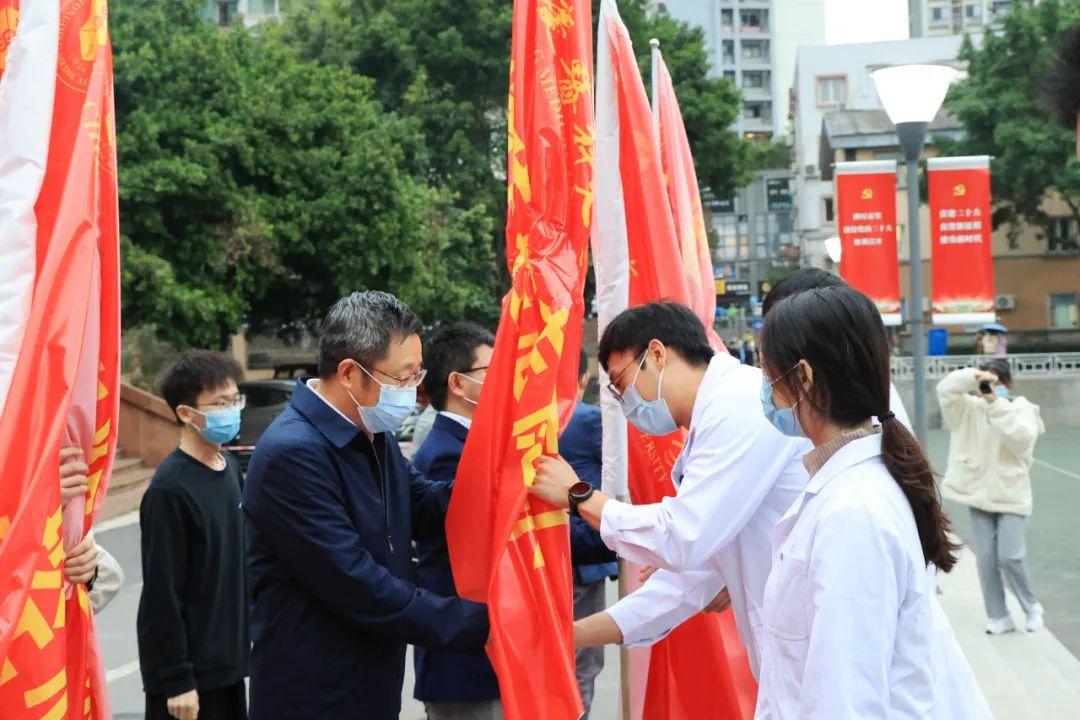重庆疫情防控咨询热线，力量展现与责任担当