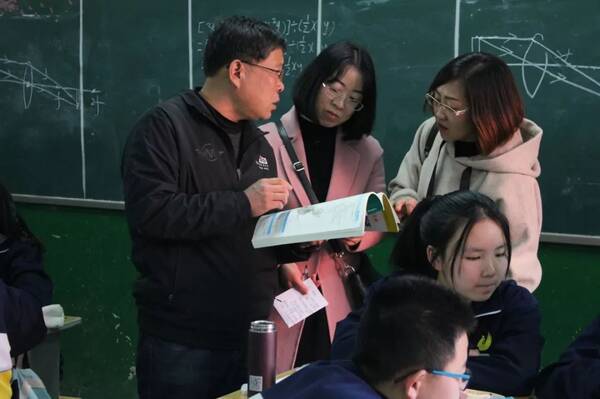 陕西省丹凤中学校长，引领教育之光，铸就未来辉煌