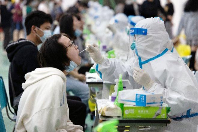 上海新感染者，挑战与希望交织