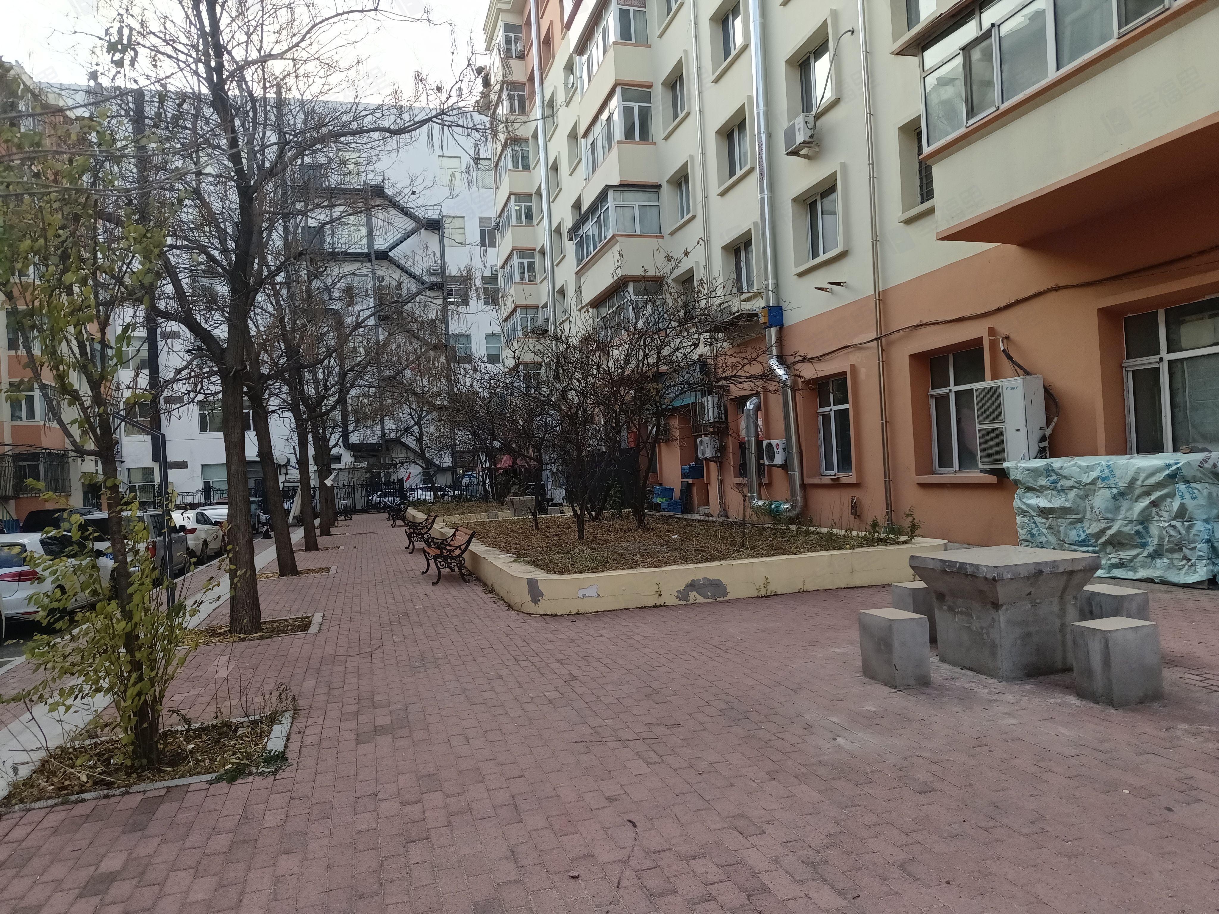 哈尔滨平房区东平小区，城市中的温馨家园生活