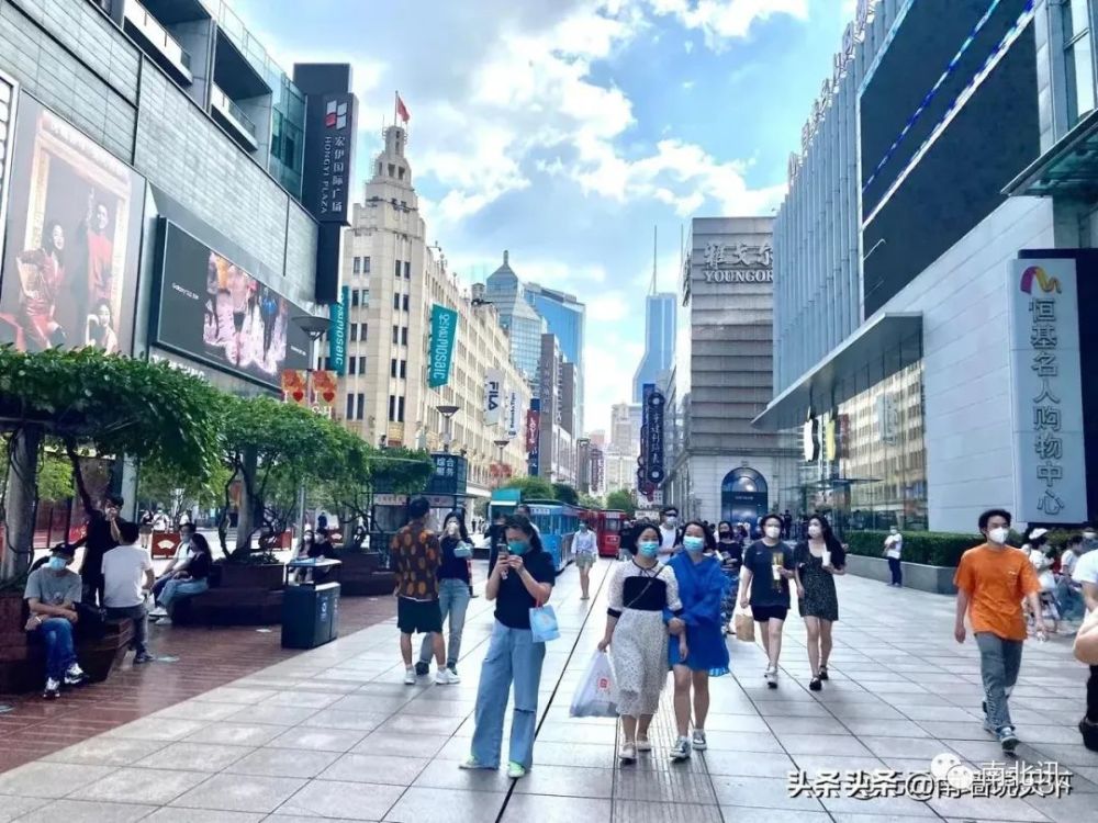 上海解封，城市复苏与防疫新常态同步前行