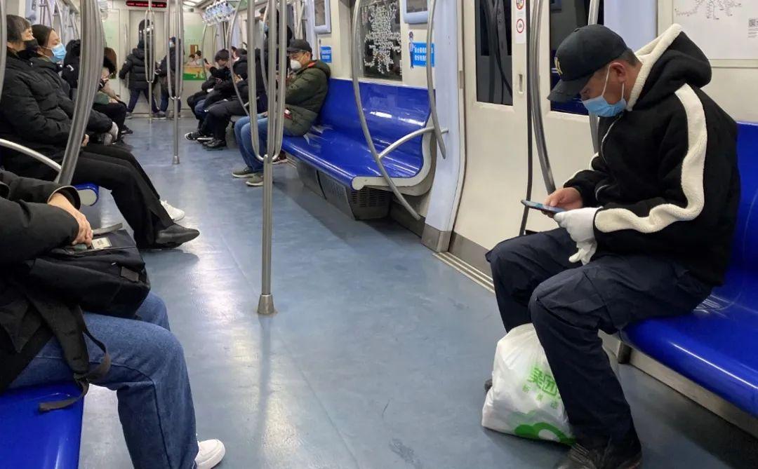 北京地铁戴口罩图片，疫情时代的城市记忆与公共健康意识