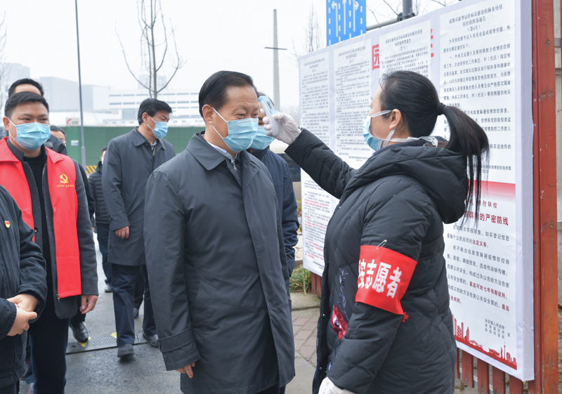 疫情下的河南与成都，省委书记的担当与城市的坚守