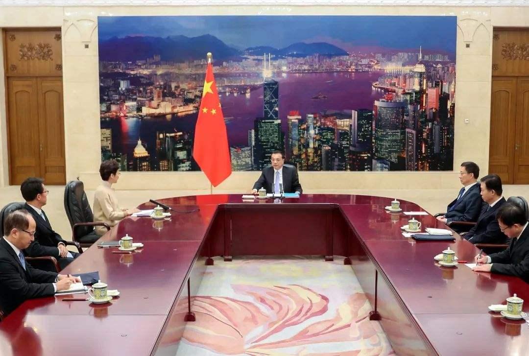 香港特别行政区的治理体系与疫情应对，中央与地方的协作