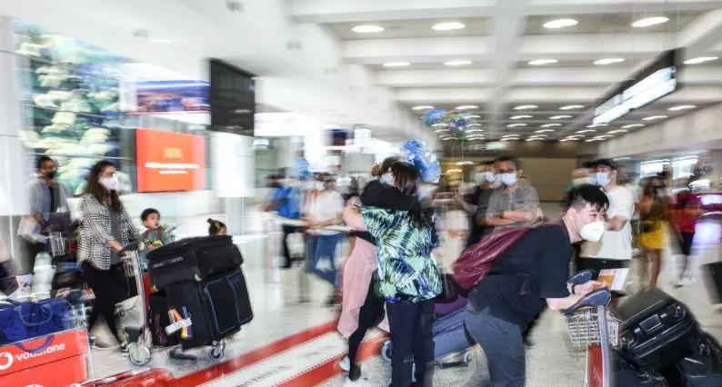 郑州封城，疫情下的城市暂停键与民生百态