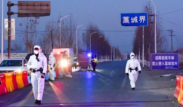 石家庄放假大学生因疫情被困街头（石家庄疫情滞留大学生）