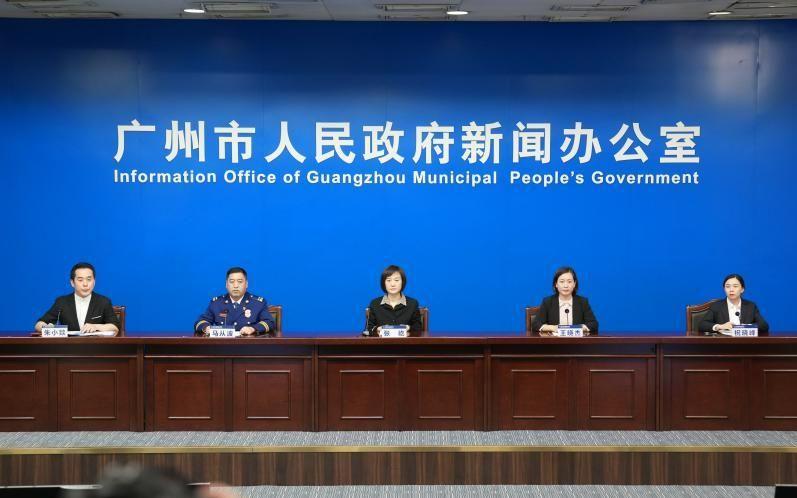 关于乌鲁木齐封城的消息（乌鲁木齐封城前后对比照片）